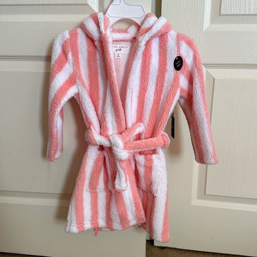 NWT Laura Ashley robe - 3T